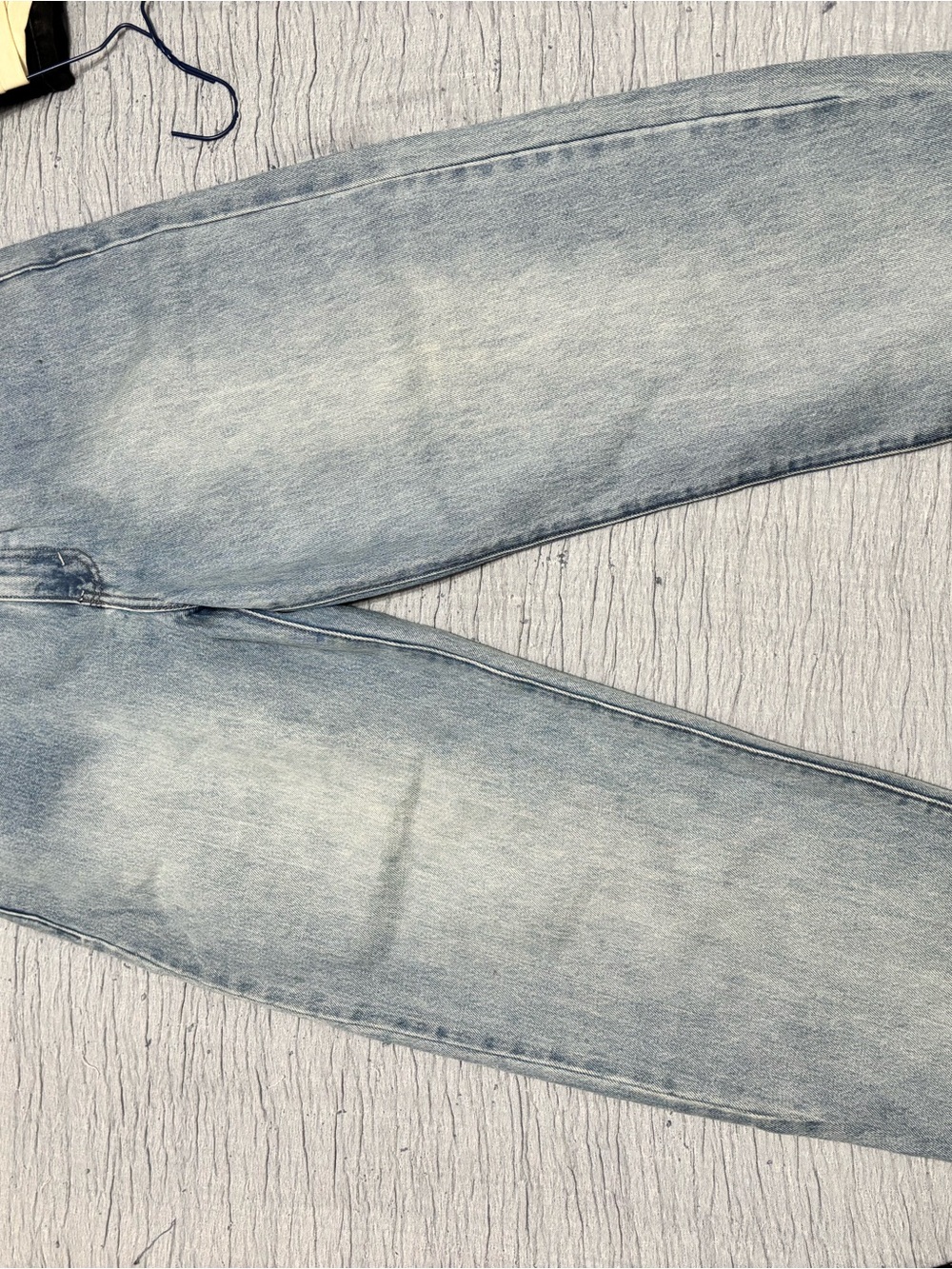 Light Wash Men’s Relaxed Jeans